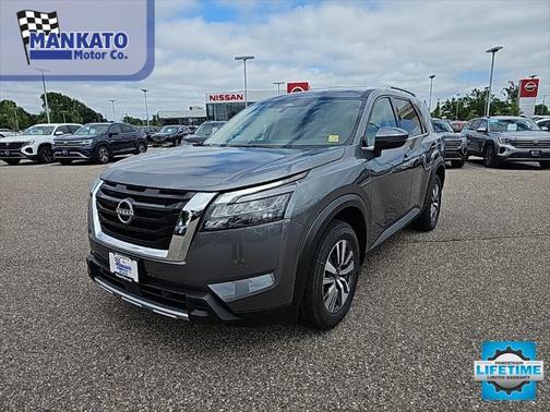 2025 Nissan Pathfinder SL 4WD