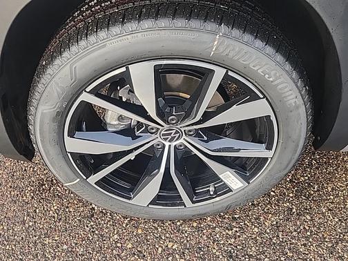 2026 Volkswagen Atlas Cross Sport 2.0T SEL Premium