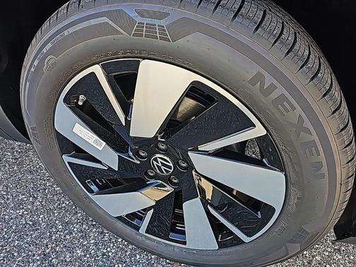 2025 Volkswagen Atlas Cross Sport 2.0T SEL