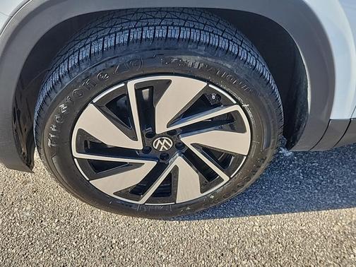 2024 Volkswagen Atlas 2.0T SE w/Technology 4MOTION