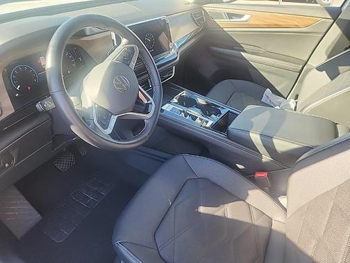 2024 Volkswagen Atlas 2.0T SE w/Technology 4MOTION