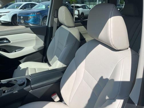Pearl White 2023 Nissan Rogue SV