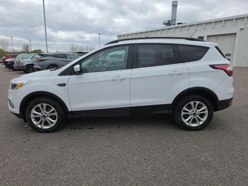 Oxford White 2018 Ford Escape SE
