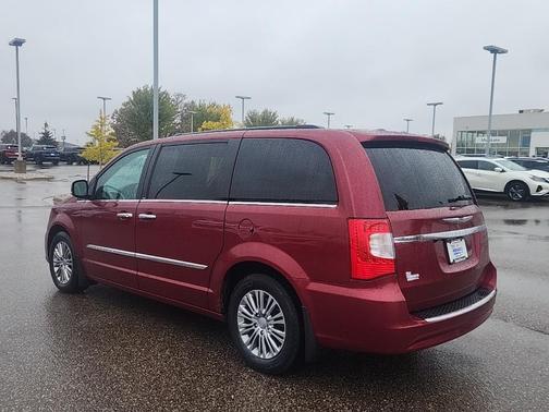 2013 Chrysler Town & Country Touring-L