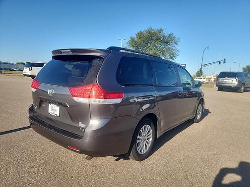 2014 Toyota Sienna XLE