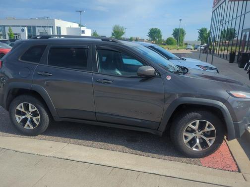 Granite Crystal Metallic Clearcoat 2015 Jeep Cherokee Trailhawk