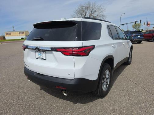 Summit White 2023 Chevrolet Traverse LT Cloth