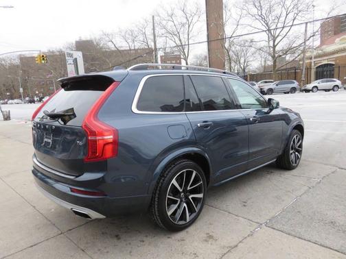 2018 Volvo XC90 T6 Momentum