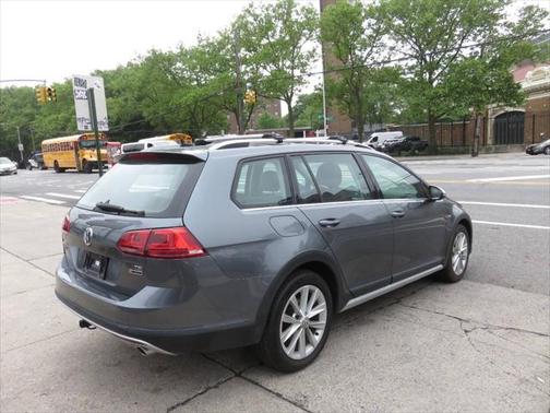 2017 Volkswagen Golf Alltrack TSI S
