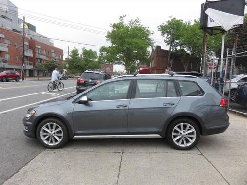 2017 Volkswagen Golf Alltrack TSI S