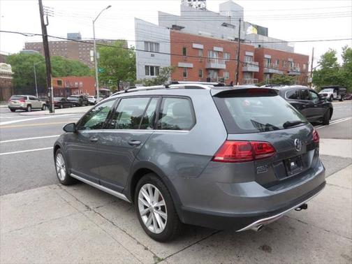 2017 Volkswagen Golf Alltrack TSI S