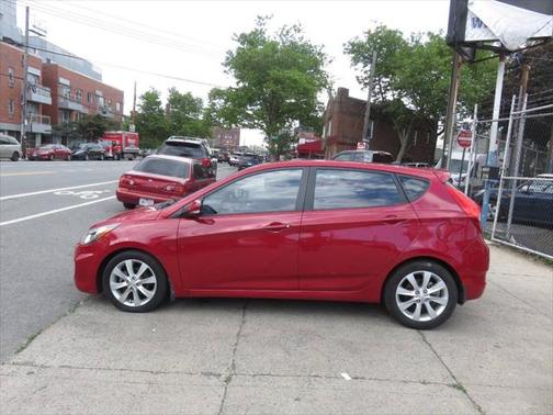 2013 Hyundai Accent SE