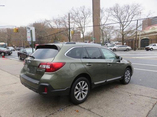 2018 Subaru Outback 2.5i Touring