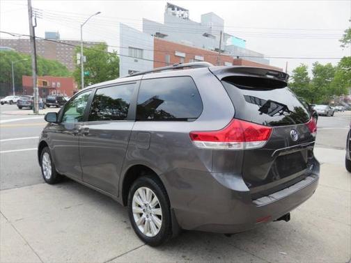 2013 Toyota Sienna XLE