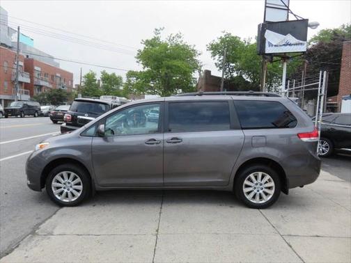 2013 Toyota Sienna XLE