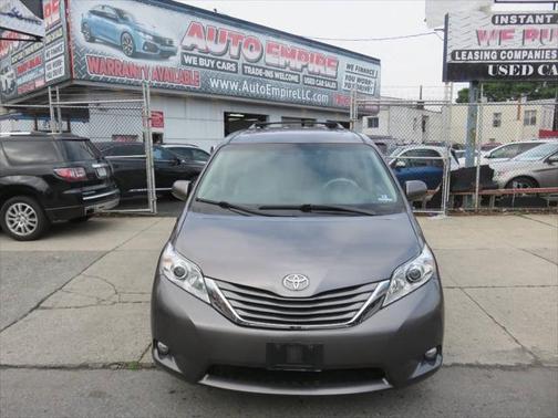 2013 Toyota Sienna XLE