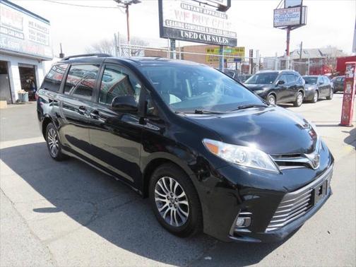 2018 Toyota Sienna XLE