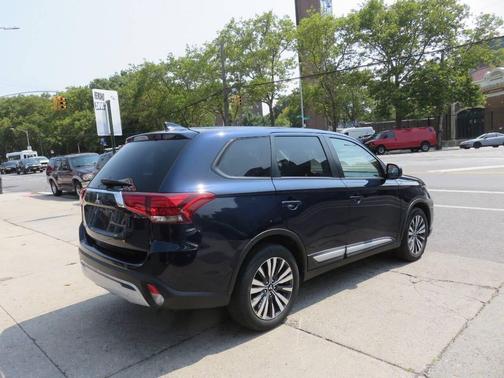 2020 Mitsubishi Outlander ES