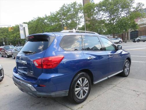 2017 Nissan Pathfinder SV