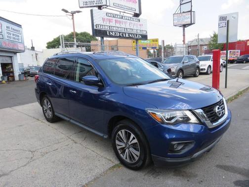 2017 Nissan Pathfinder SV