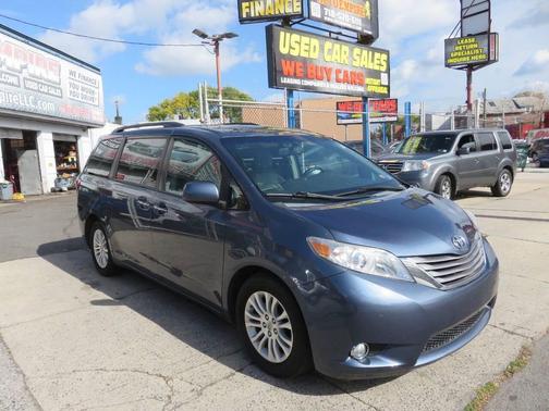 2015 Toyota Sienna XLE