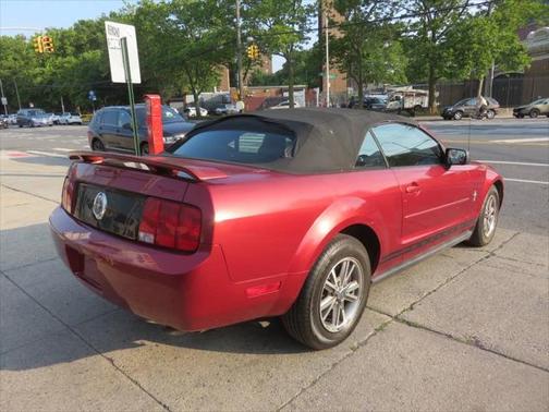 2005 Ford Mustang Deluxe