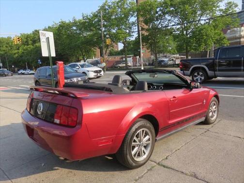 2005 Ford Mustang Deluxe