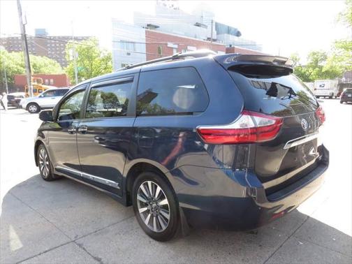 2018 Toyota Sienna Limited Premium