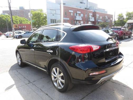 2016 INFINITI QX50 Base