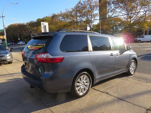 2016 Toyota Sienna XLE