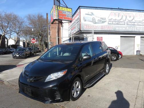 2020 Toyota Sienna SE