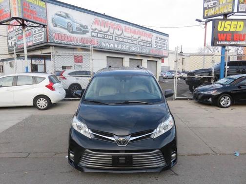 2019 Toyota Sienna XLE
