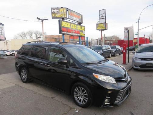 2019 Toyota Sienna XLE