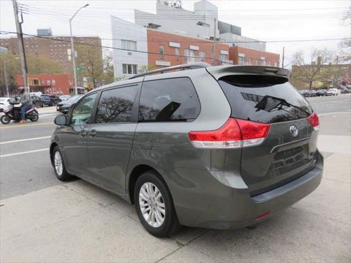 2011 Toyota Sienna XLE