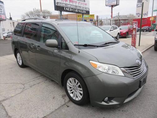 2011 Toyota Sienna XLE