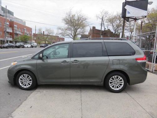 2011 Toyota Sienna XLE