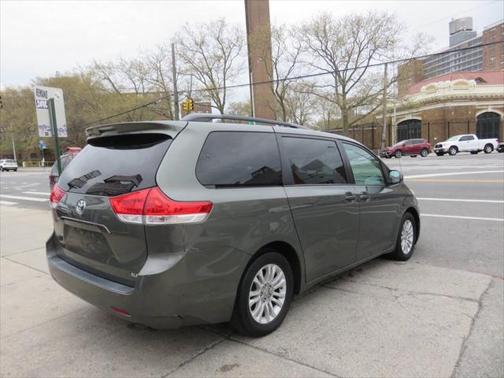 2011 Toyota Sienna XLE