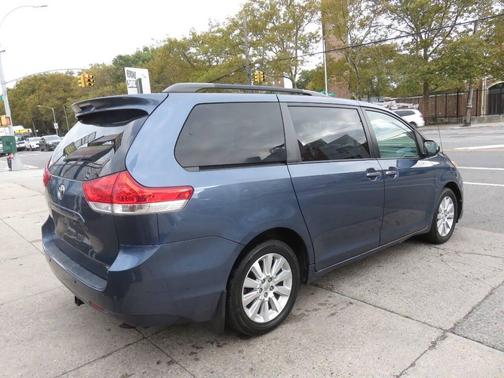 2014 Toyota Sienna XLE