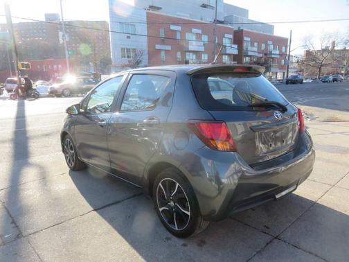 2015 Toyota Yaris L