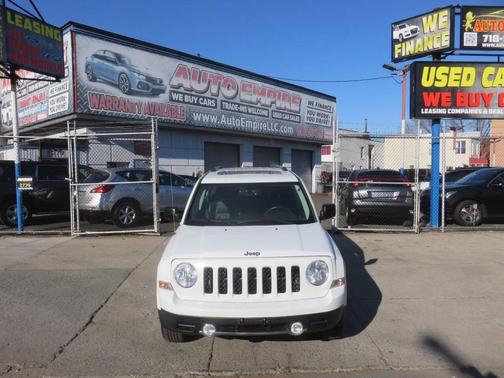 Bright White Clearcoat 2017 Jeep Patriot High Altitude