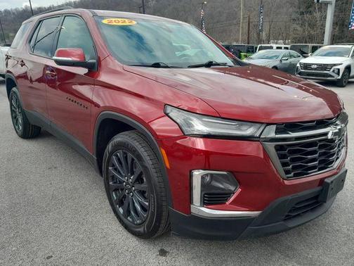 Cherry Red Tintcoat 2022 Chevrolet Traverse RS