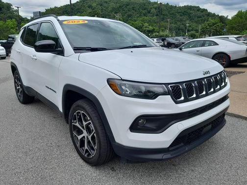 Bright White Clearcoat 2024 Jeep Compass Latitude