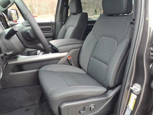 Granite Crystal Clearcoat Metallic 2026 RAM 1500 Big Horn/Lone Star