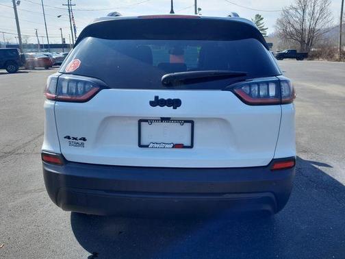 Bright White Clearcoat 2023 Jeep Cherokee Altitude Lux