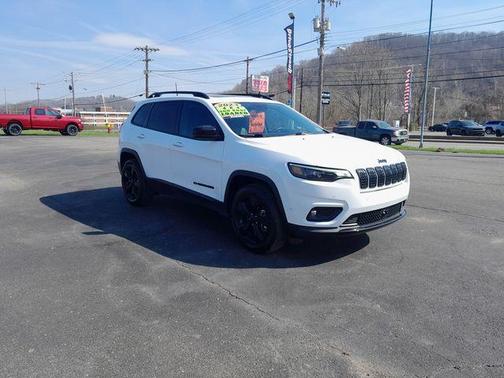 Bright White Clearcoat 2023 Jeep Cherokee Altitude Lux