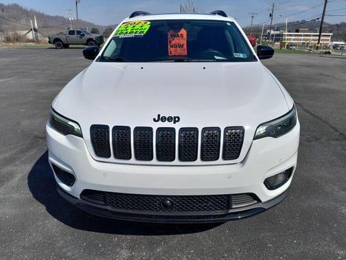 Bright White Clearcoat 2023 Jeep Cherokee Altitude Lux