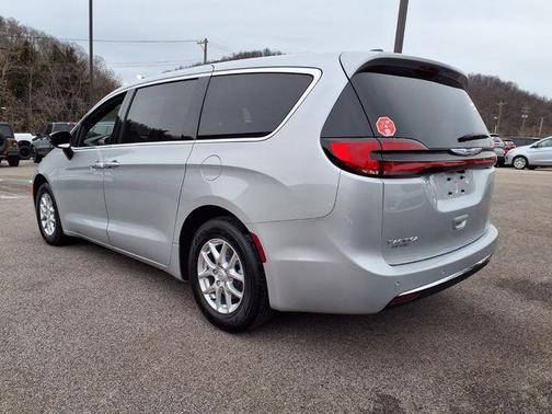 Silver Mist Clearcoat 2026 Chrysler Pacifica Select