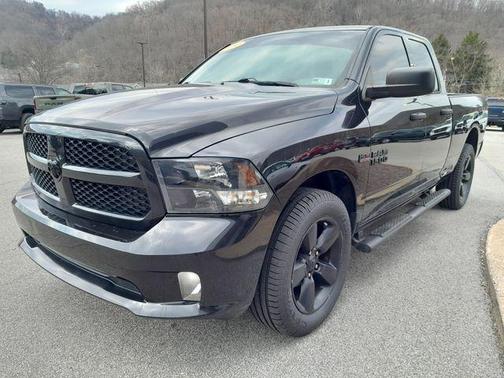 Brilliant Black Crystal Pearlcoat 2017 RAM 1500 Express