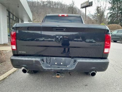 Brilliant Black Crystal Pearlcoat 2017 RAM 1500 Express