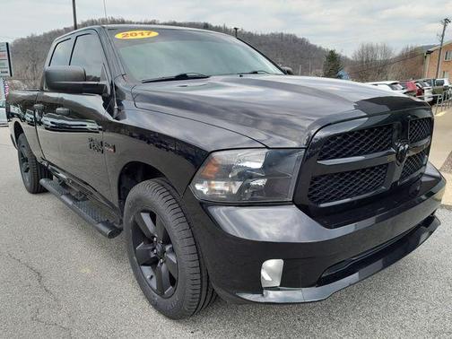 Brilliant Black Crystal Pearlcoat 2017 RAM 1500 Express